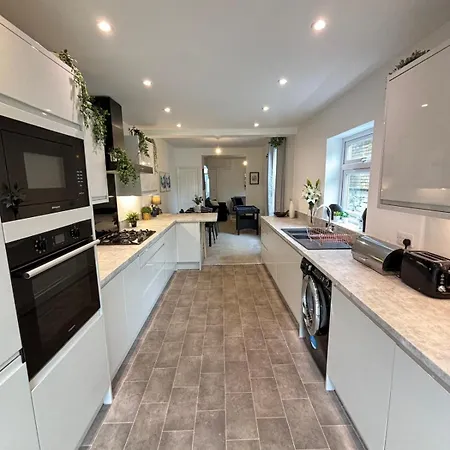 Semesterbostad Spacious & Elegant 4-bedroom *