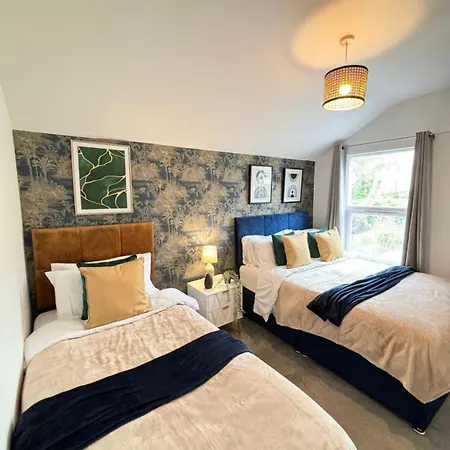 Spacious & Elegant 4-bedroom 布里斯托