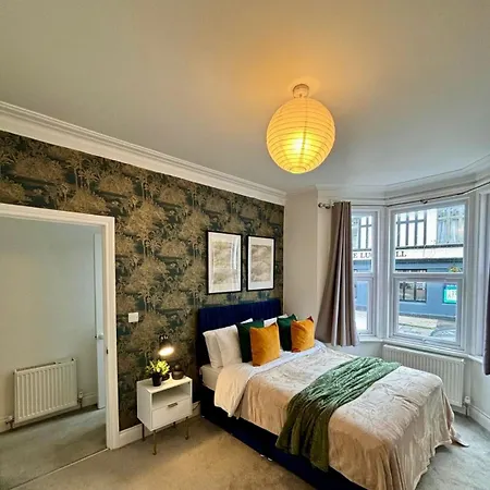 Spacious & Elegant 4-bedroom 度假居